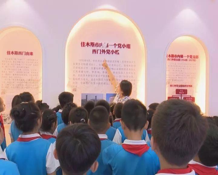 警察战僵尸无敌版